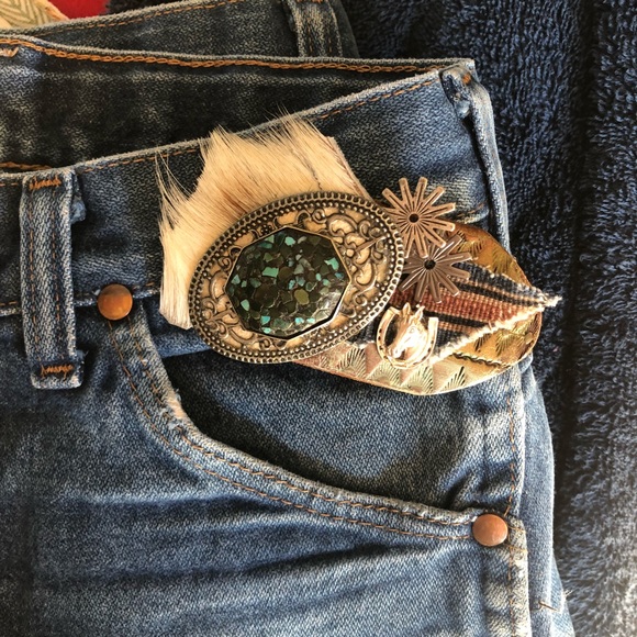 Brooch /Keychain  /accessory - Picture 7 of 10